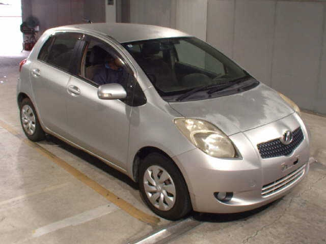TOYOTA VITZ — фото