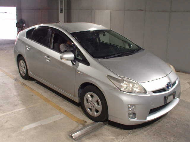 TOYOTA PRIUS — фото