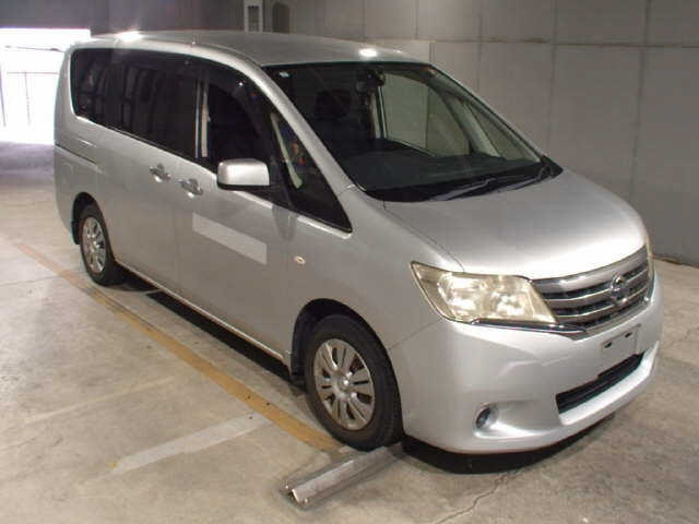 NISSAN SERENA — фото