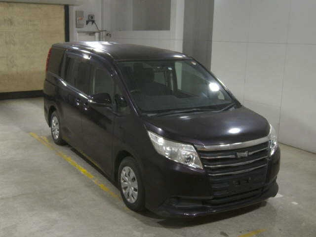 TOYOTA NOAH — фото