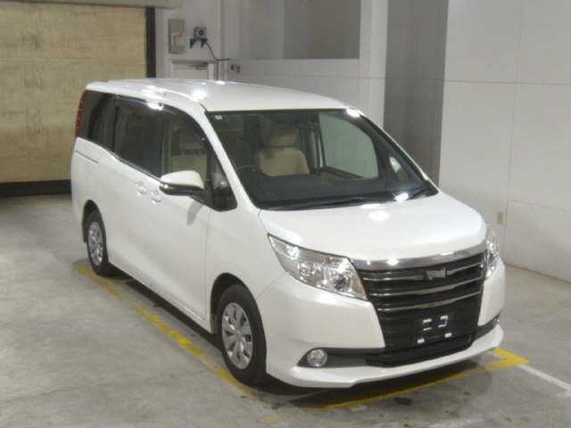 TOYOTA NOAH — фото
