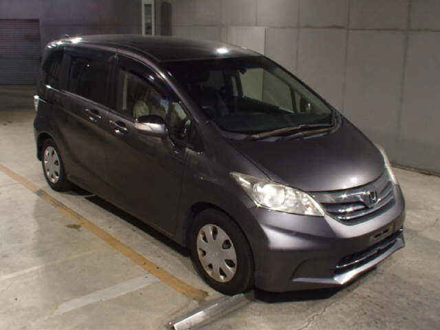 HONDA FREED — фото