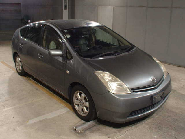 TOYOTA PRIUS — фото