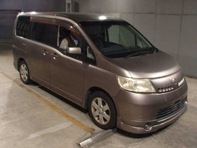 NISSAN SERENA — фото
