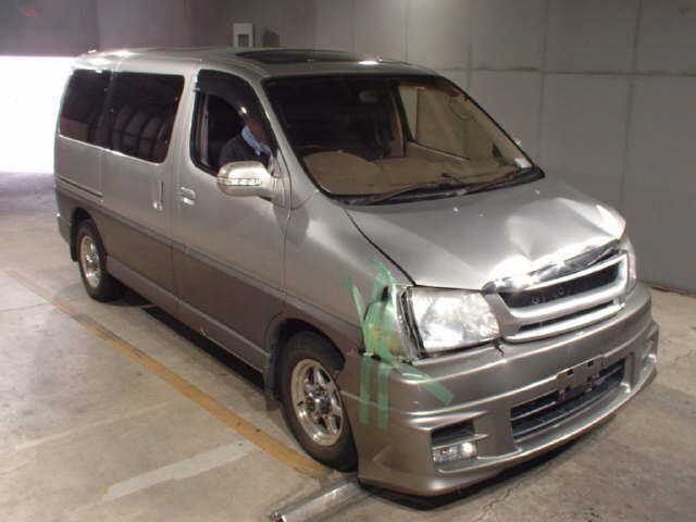 TOYOTA HIACE — фото