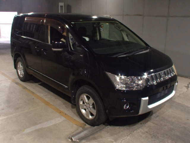 MITSUBISHI DELICA — фото
