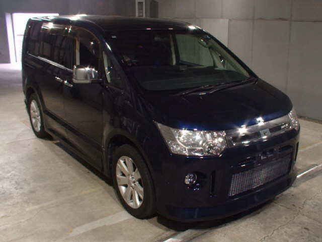 MITSUBISHI DELICA — фото