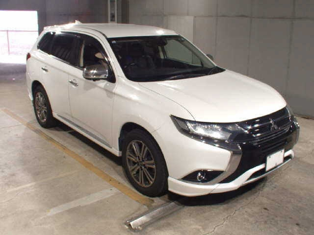 MITSUBISHI OUTLANDER — фото