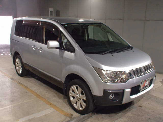 MITSUBISHI DELICA — фото