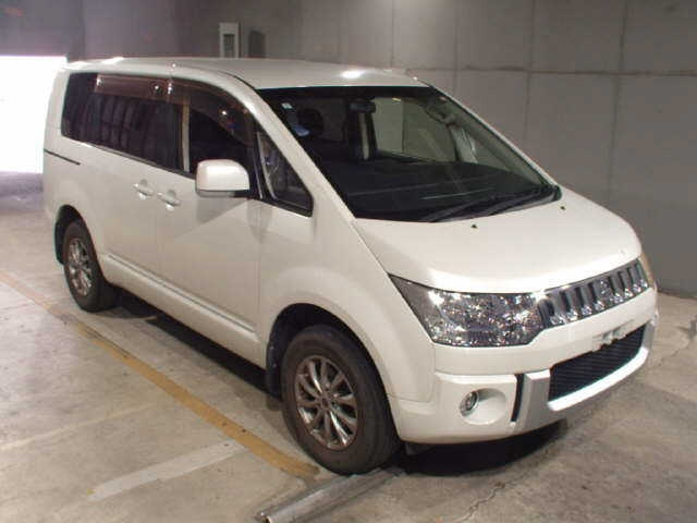 MITSUBISHI DELICA — фото