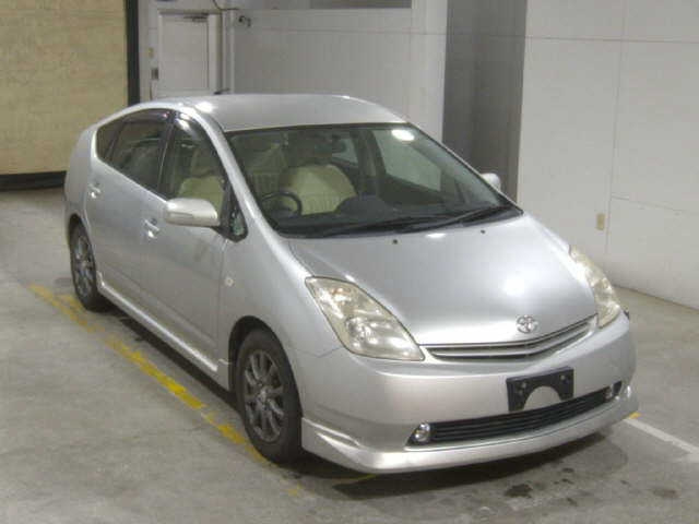 TOYOTA PRIUS — фото