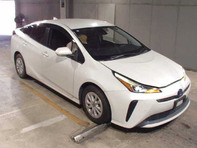 TOYOTA PRIUS — фото