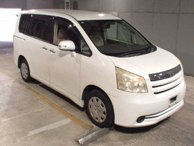TOYOTA NOAH — фото
