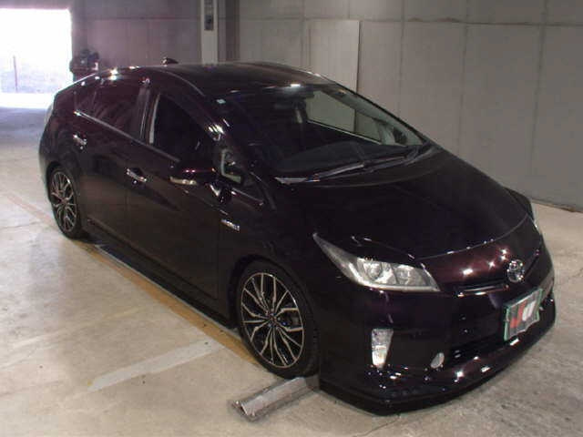 TOYOTA PRIUS — фото