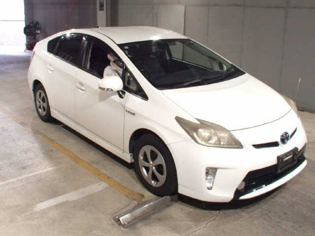TOYOTA PRIUS — фото