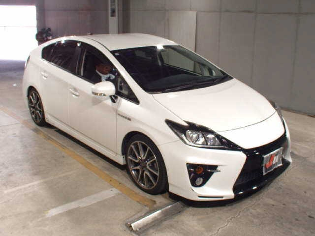 TOYOTA PRIUS — фото