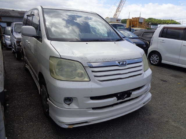 TOYOTA NOAH — фото