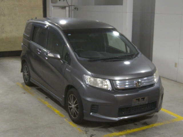 HONDA FREED — фото