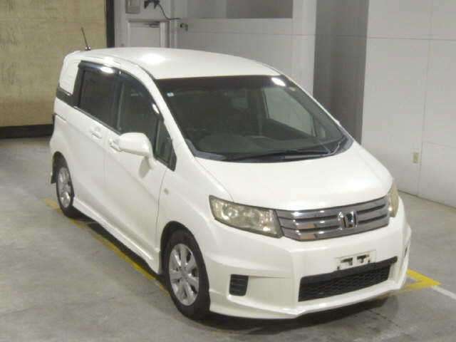 HONDA FREED — фото