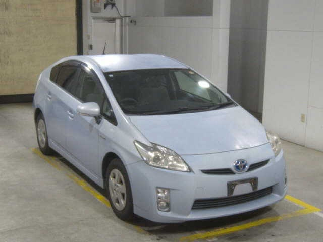 TOYOTA PRIUS — фото