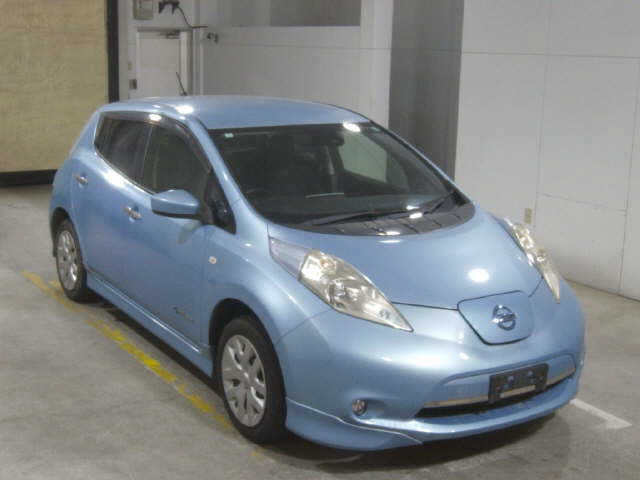 NISSAN LEAF — фото