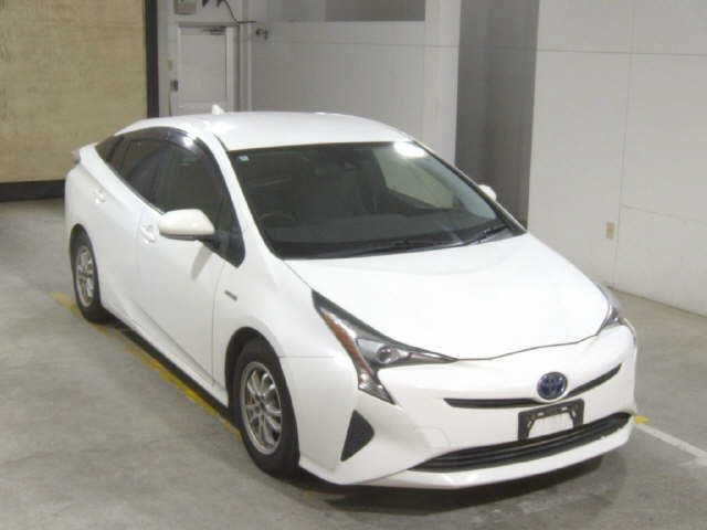 TOYOTA PRIUS — фото