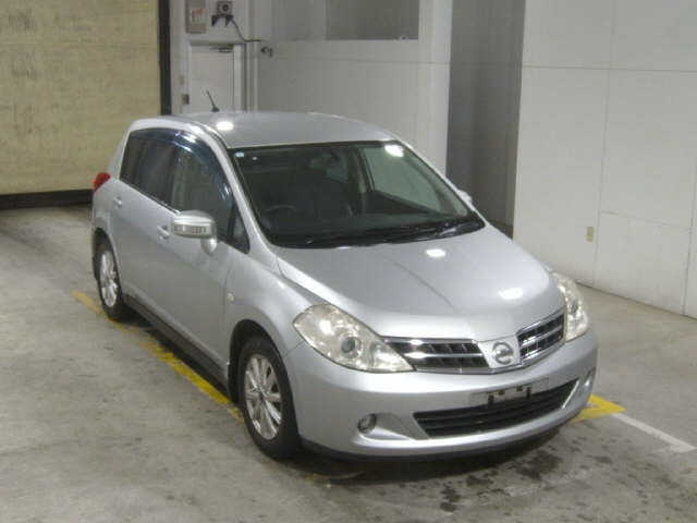 NISSAN TIIDA — фото