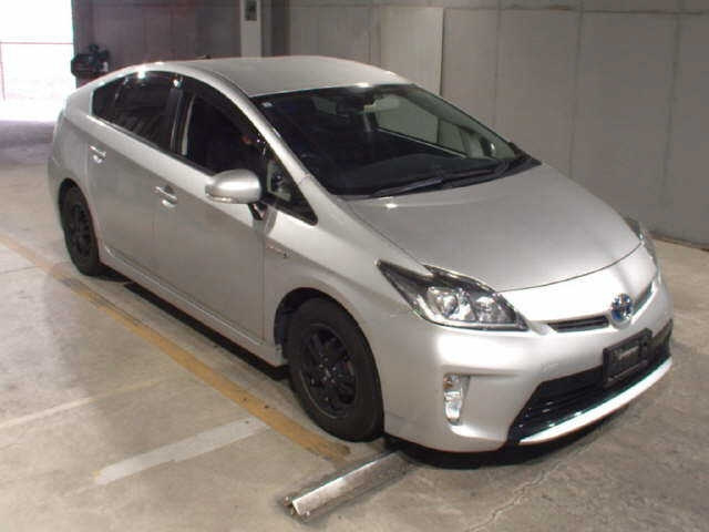 TOYOTA PRIUS — фото