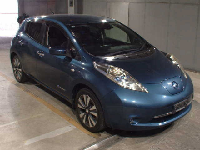 NISSAN LEAF — фото