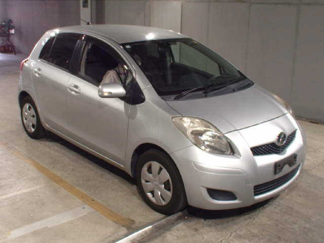 TOYOTA VITZ — фото