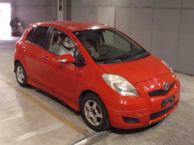 TOYOTA VITZ — фото