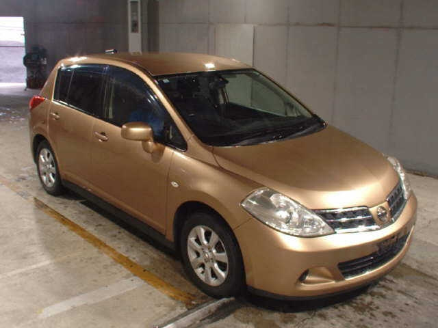 NISSAN TIIDA — фото