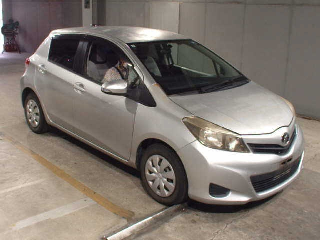 TOYOTA VITZ — фото