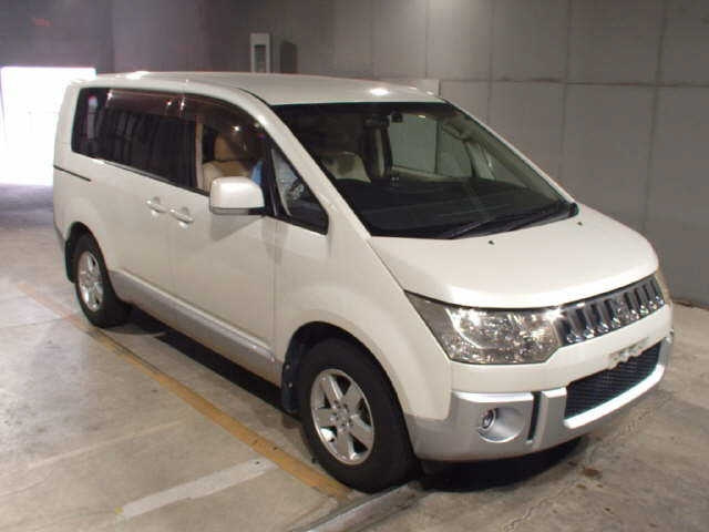 MITSUBISHI DELICA — фото