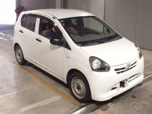 TOYOTA PIXIS — фото