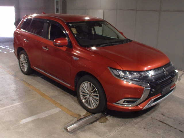 MITSUBISHI OUTLANDER — фото