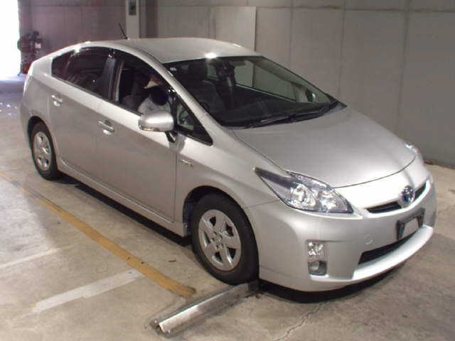 TOYOTA PRIUS — фото