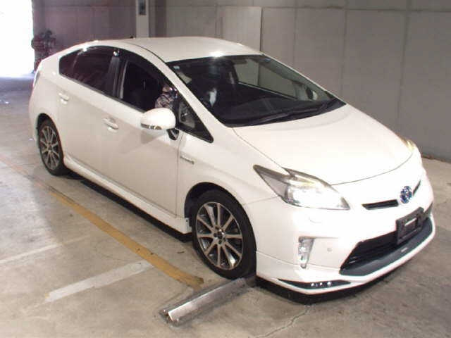 TOYOTA PRIUS — фото