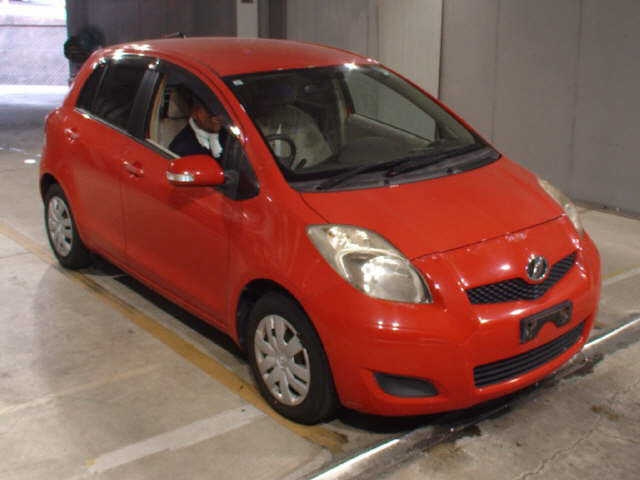 TOYOTA VITZ — фото