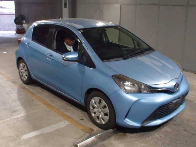 TOYOTA VITZ — фото