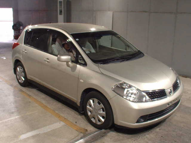 NISSAN TIIDA — фото