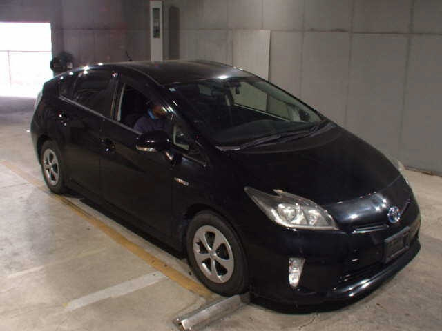 TOYOTA PRIUS — фото