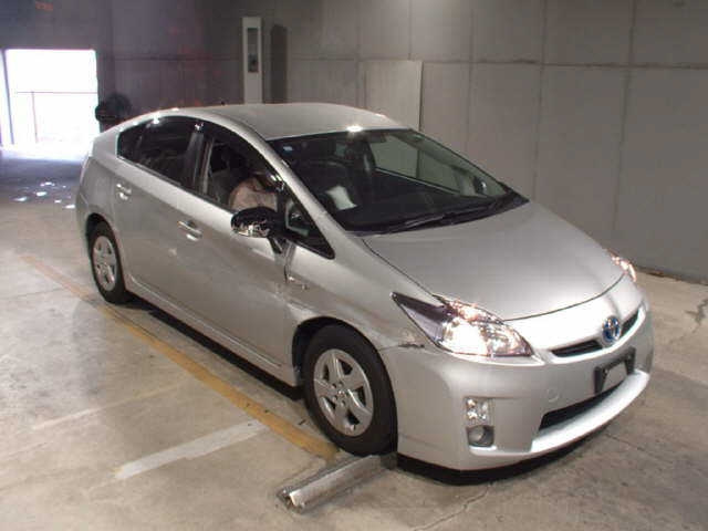 TOYOTA PRIUS — фото