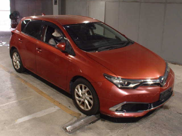 TOYOTA AURIS — фото