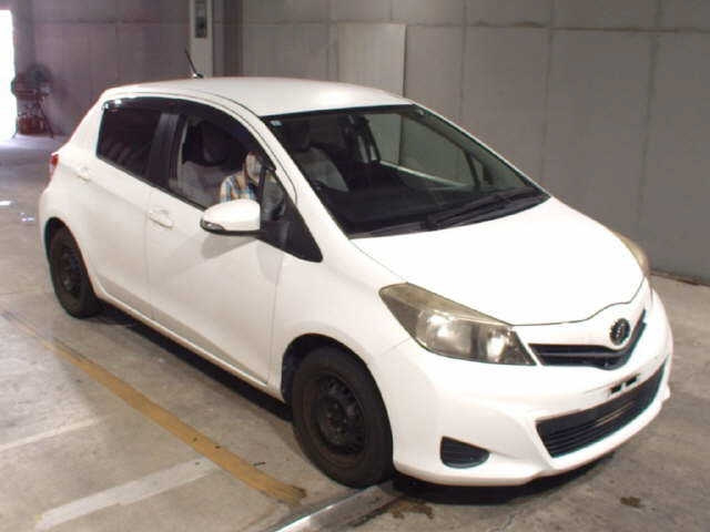TOYOTA VITZ — фото