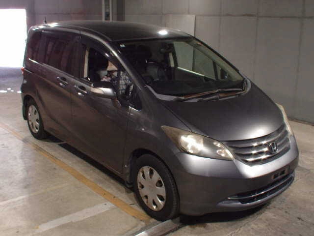 HONDA FREED — фото