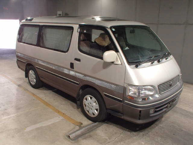 TOYOTA HIACE — фото