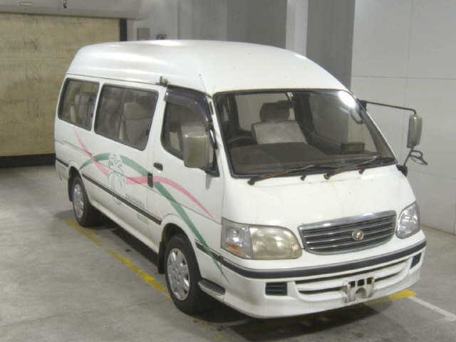 TOYOTA HIACE — фото