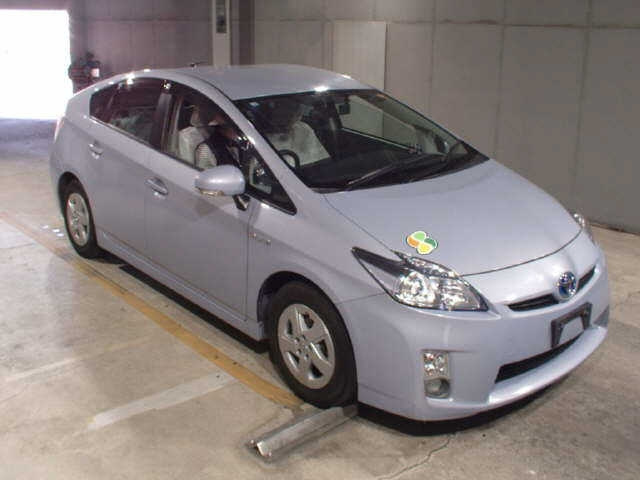 TOYOTA PRIUS — фото