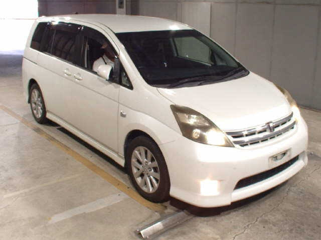 TOYOTA ISIS — фото